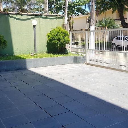 Apartamento A Uma Quadra Da Praia กัวรูจา ภายนอก รูปภาพ