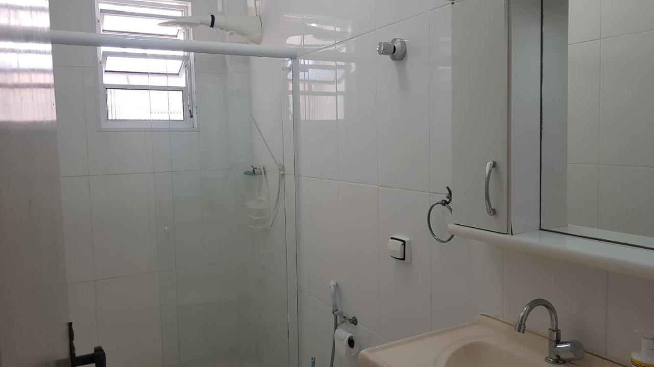 Apartamento A Uma Quadra Da Praia กัวรูจา ภายนอก รูปภาพ
